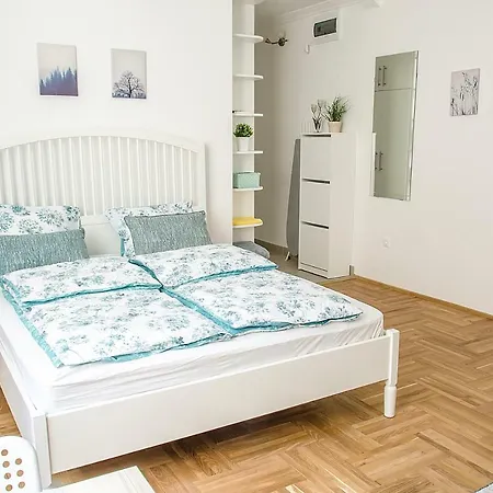 Harrison Apartament *
