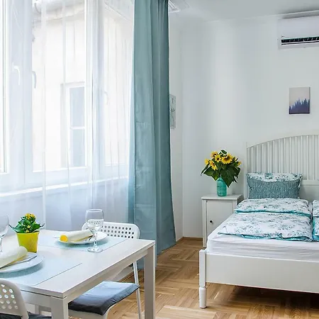Harrison Apartament *