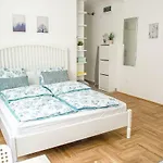 Harrison Apartament *